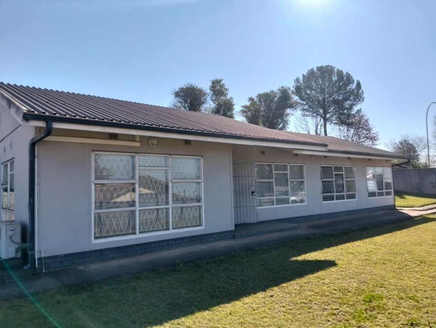 To Let commercial Property for Rent in Southernwood Eastern Cape